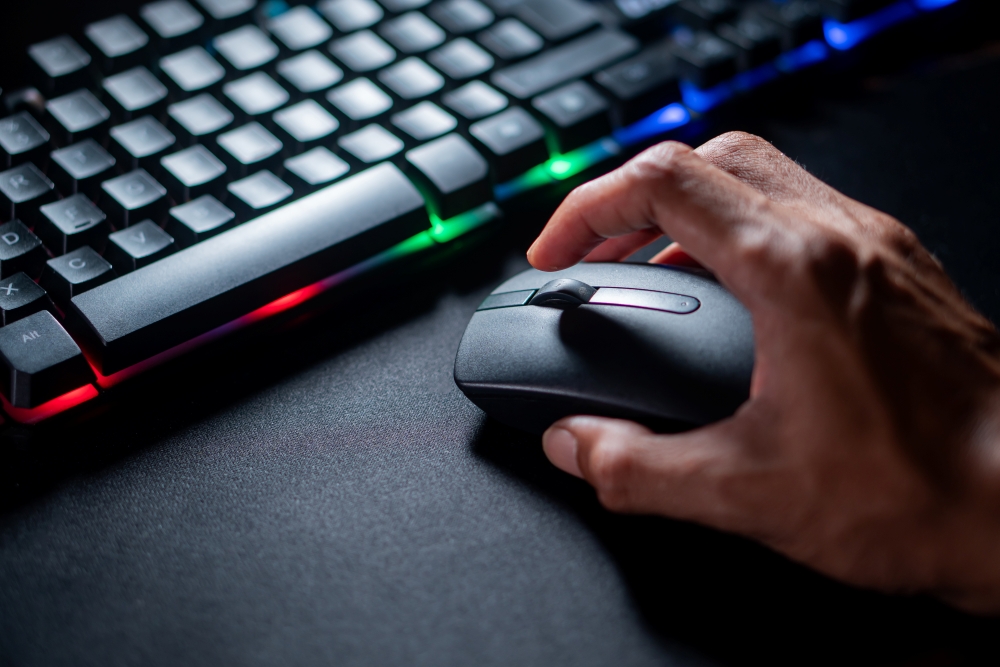 Person holding a wireless mouse with keyboard as an illustration for showing right click on Chromebook