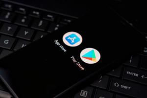 iOS 17 Sideloading: Is Sideloading Coming to iOS 17?