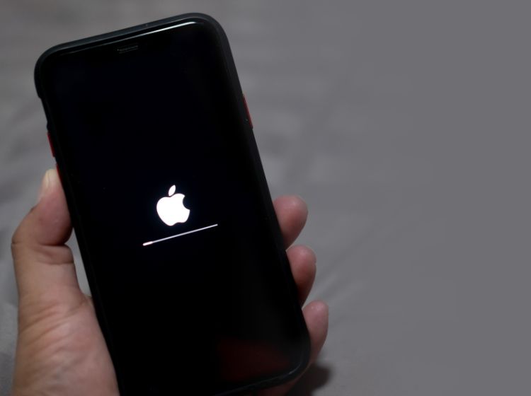 IPhone Stuck On Apple Logo Here Are 5 Fixes Beebom IPhone Stuck On Apple Logo Here Are 5 Fixes Beebom