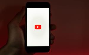 YouTube Testing the Ability to Summarize Comments Using AI