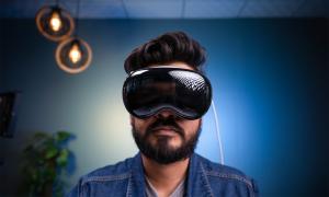 I Used Apple Vision Pro in India, and I Love and Hate Apple for It