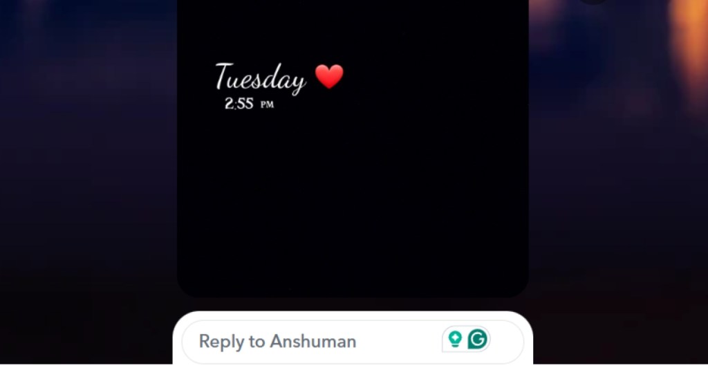 Add a reply to friends Snapchat Story