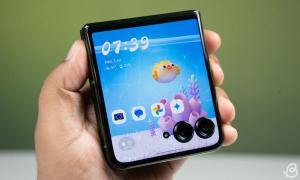 Motorola Razr 50 Ultra First Impressions: The Best Flip Phone You Can Buy, For Now