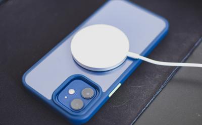 Best wireless chargers for iPhone 16 and iPhone 16 Pro featured image