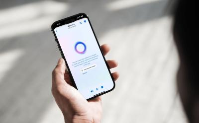 Meta AI Voice running on iphone in a lady's hand