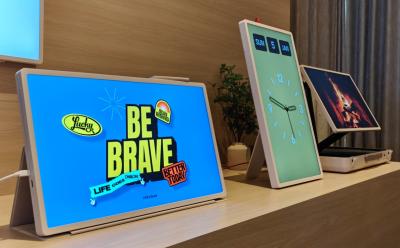 different use cases of LG StanbyME when placed on a desk