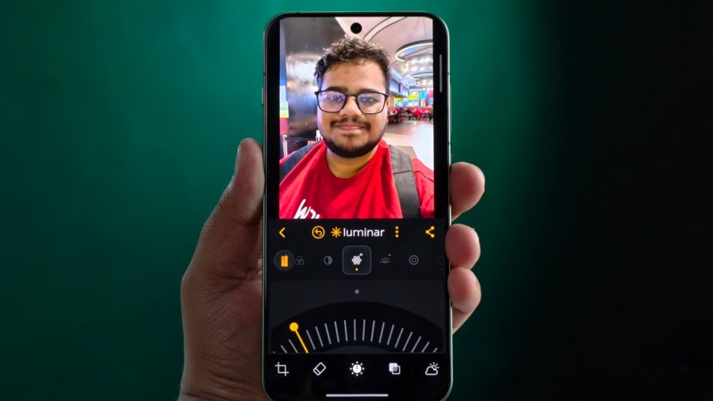 Photo of the Luminar app on Android phone
