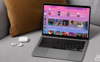 shot of a Macbook previewing the Spicetify client for Spotify