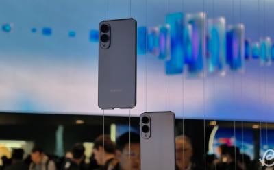 shot of the Samsung Galaxy S25 Edge on display at MWC 2025