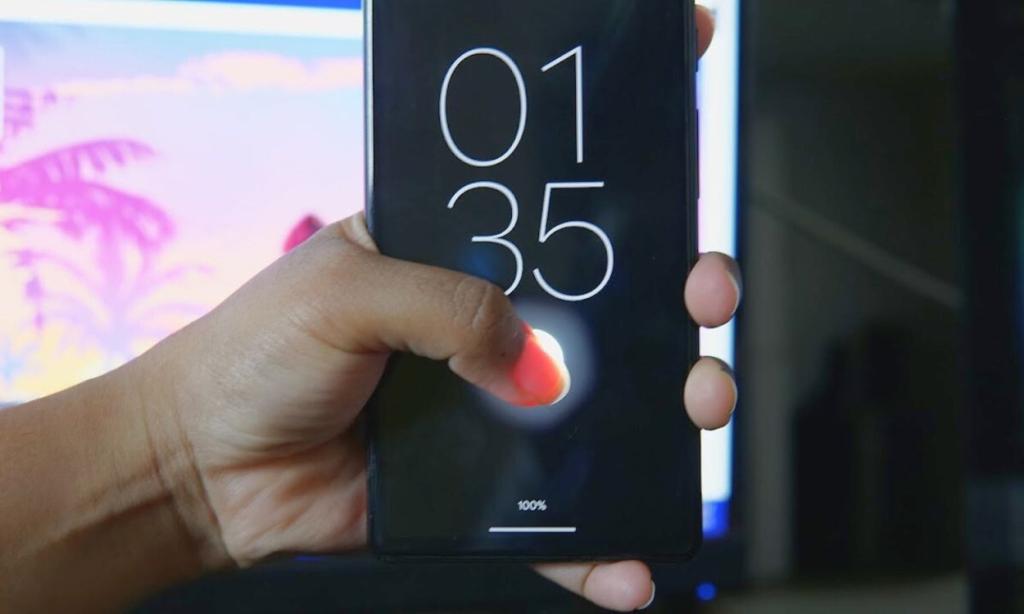 Trying out screen off fingerprint unlock feature on Pixel 6