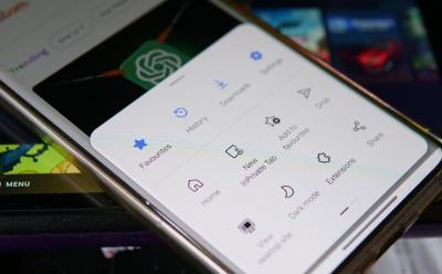 Phone with Edge Extensions options