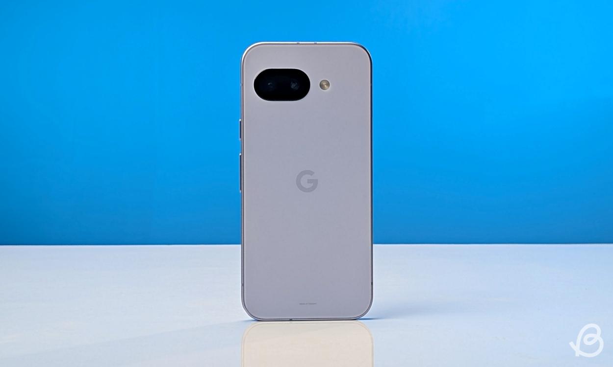 Google Pixel 7 and 7 Pro in Pictures: The Flagship Pixels Make a ...