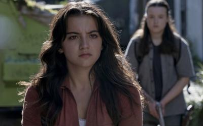 Ellie and Dina in The Last of Us Season 2