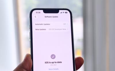 iOS 26 Update Screen on iPhone 16e