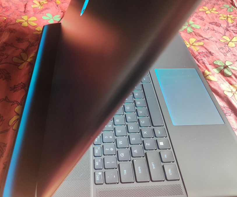 Area-51-vents-and-keyboard-with-back-logo-and-RGB