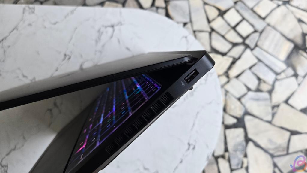hp omen max 16 right ports