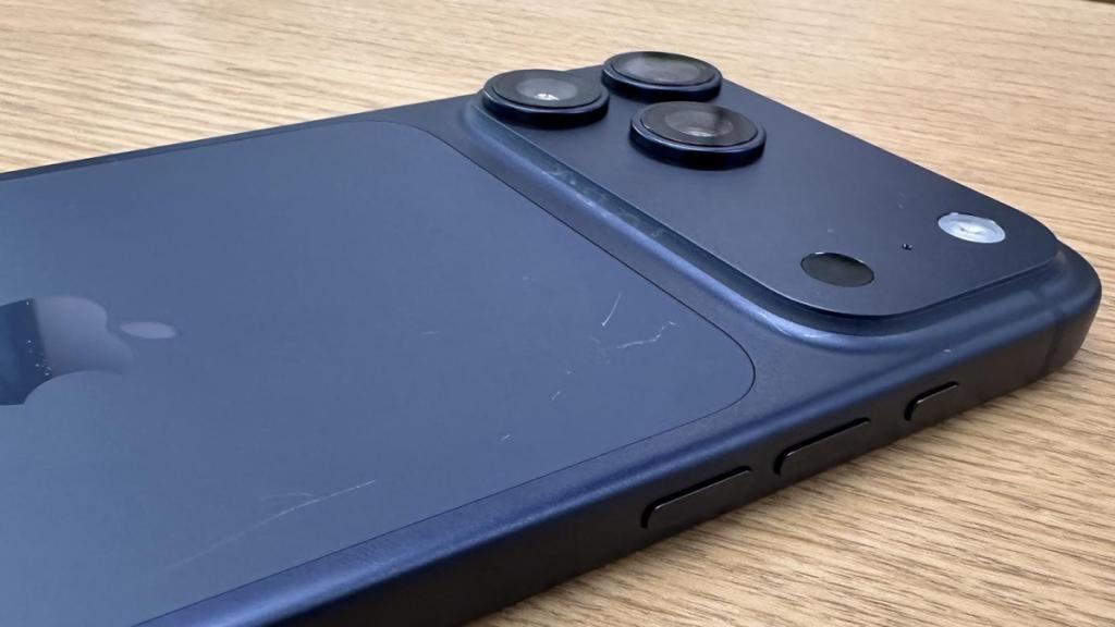 iPhone 17 Pro Deep Blue Scuffed at the back 3