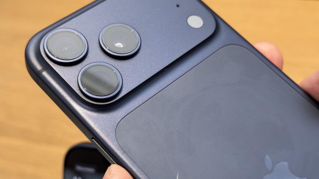 iPhone 17 Pro Deep Blue Scuffed at the back