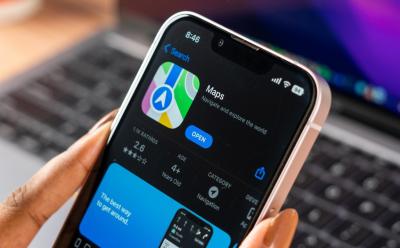 Apple-Maps-Application-shown-on-an-iPhone-screen