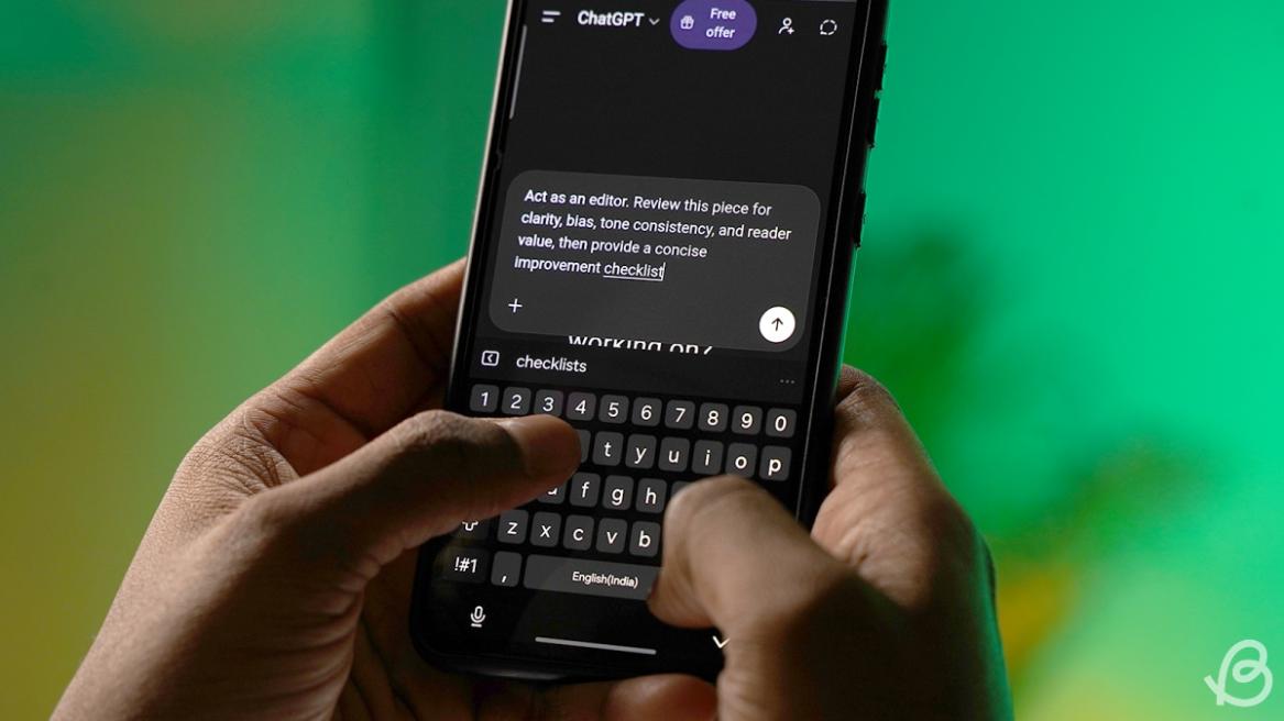 shot of hands typing the best AI prompts on a phone