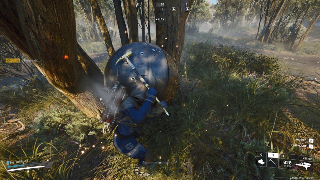 Dealing melee damage to ARC enemies in ARC Raiders