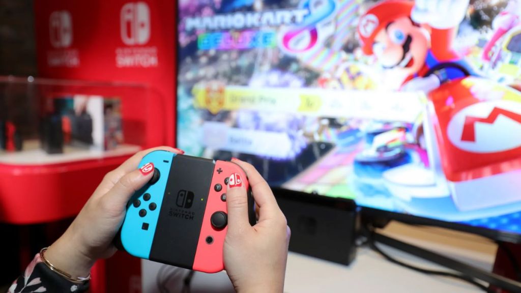 Playing MK8 Deluxe on the Nintendo Switch