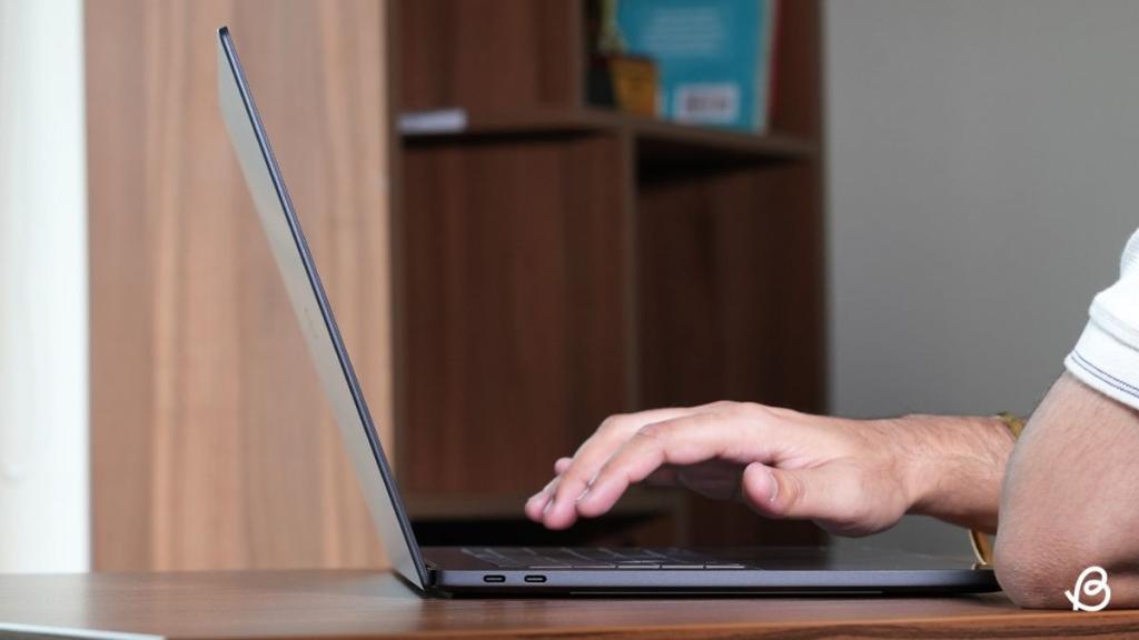 Dell XPS 16 side view with thin edge
