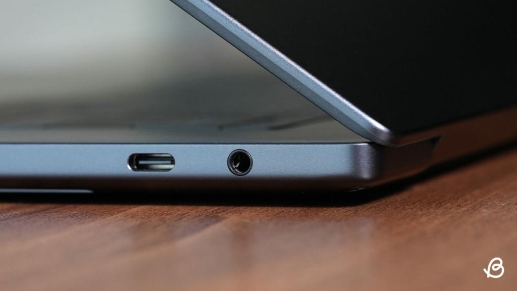 Dell XPS 16 Right Ports View